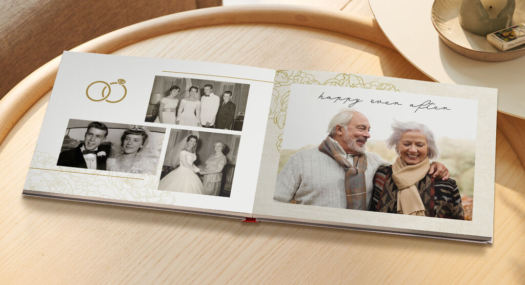 Un CEWE PHOTOBOOK avec des photos de mariage et des souvenirs personnels.