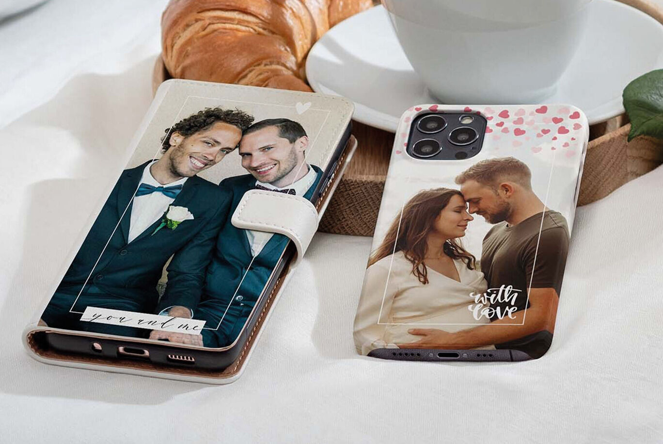 Deux coques de téléphone personnalisées pour des moments spéciaux.