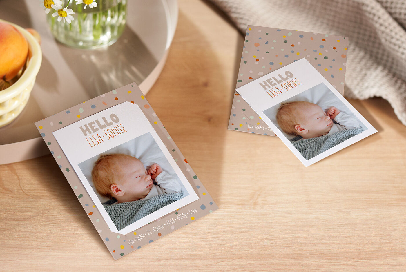 Deux cartes de vœux avec photo de bébé et le texte "Hello little one".