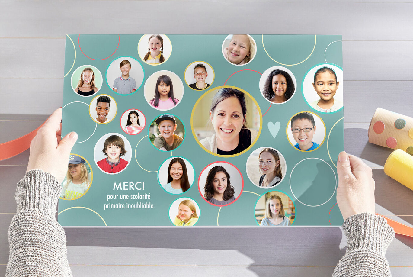 Une collage d'enfants souriants montrant leur gratitude pour l'école.