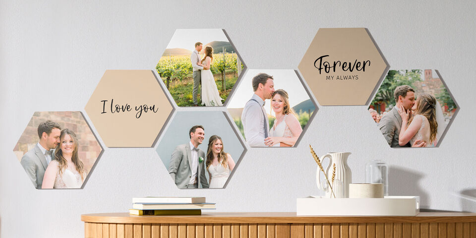 Arrangement photo hexagonal avec des couples dans des moments romantiques et texte tendre.